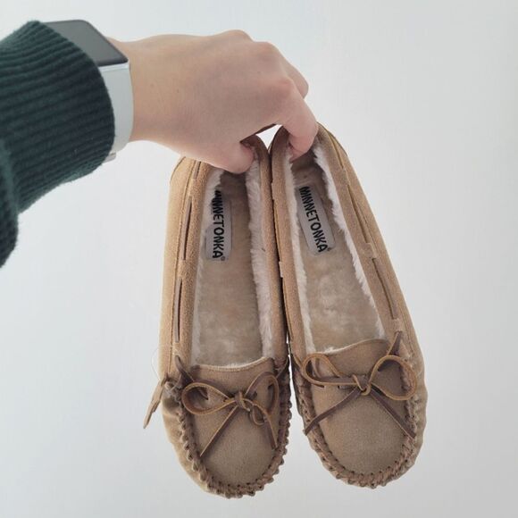 Minnetonka Women's Tan Moccasins Allie Junior Trapper Suede 8m NIB - Picture 1 of 8
